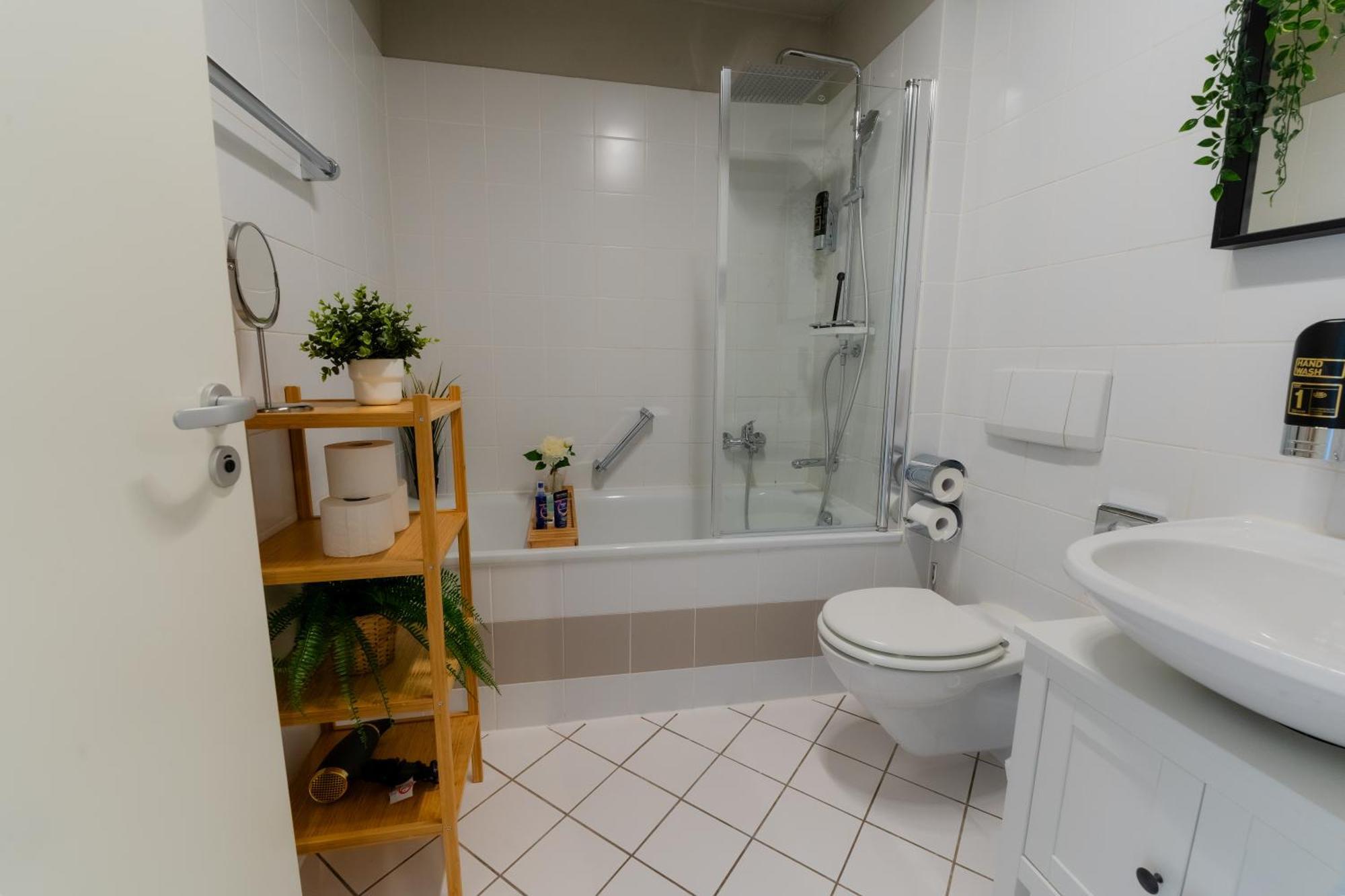 !!NEU!! Deluxe Apartment I Balkon I Küche I Parken I WLAN I Netflix Magdeburg Exterior foto